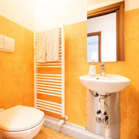 Holiday home Como-swiss 15 Min - Big With Parking - Terrace - Wifi
