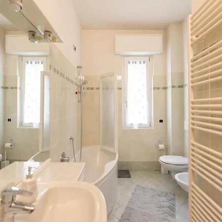 펜션 Como-swiss 15 Min - Big With Parking - Terrace - Wifi Olgiate Comasco